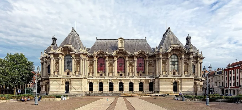 Découvrez Le Palais des Beaux Arts avec notre service de VTC à Lille